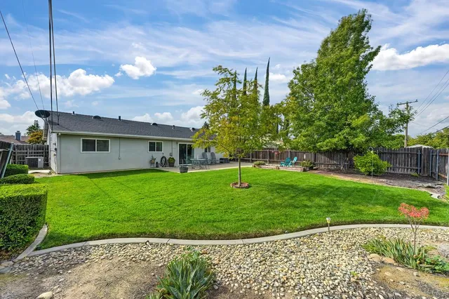 a view of a house with a backyard