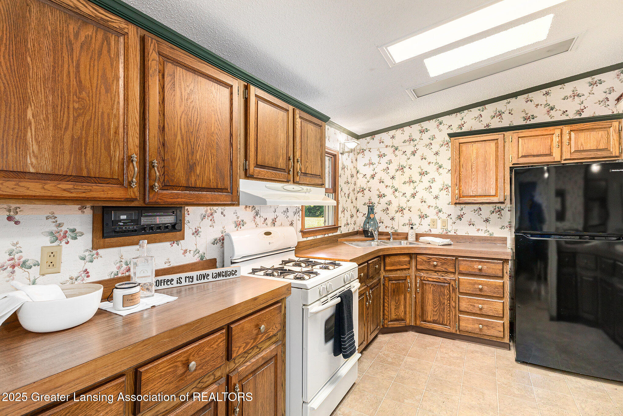 3888 West Barnes Road Mason, MI 48854 - Photo 12 of 37 kitchen