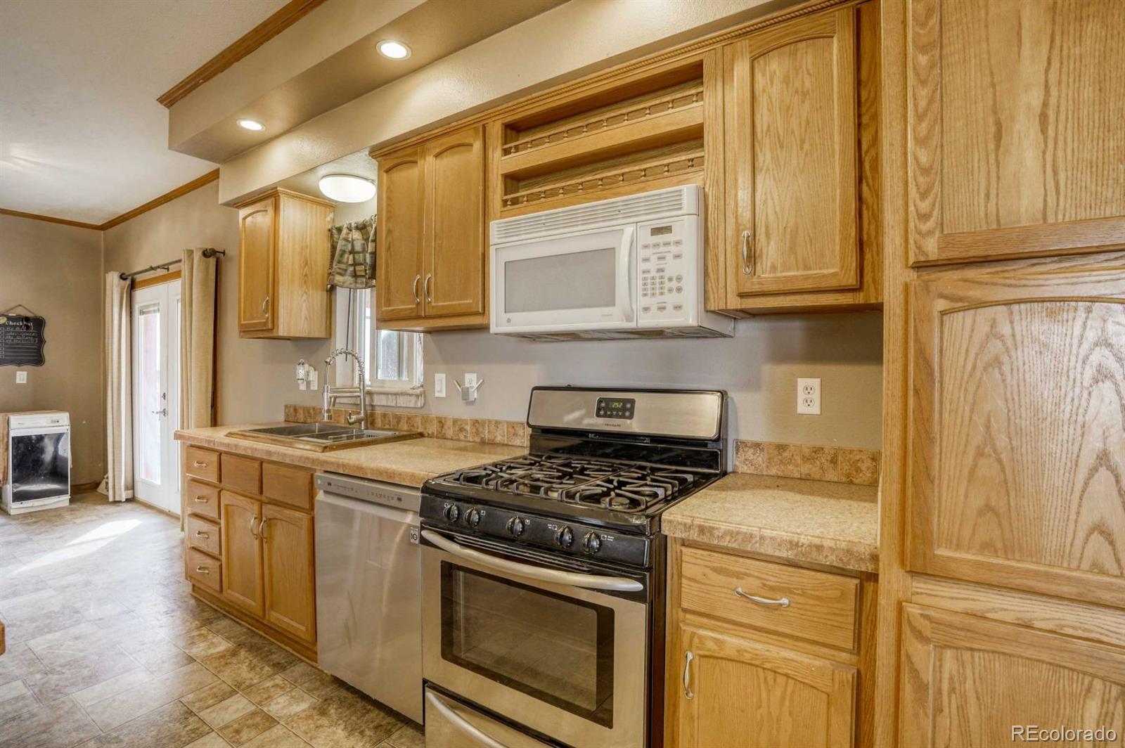 6840 North Manila Road Bennett, CO 80102 - Photo 11 of 33 Gallery Image 11