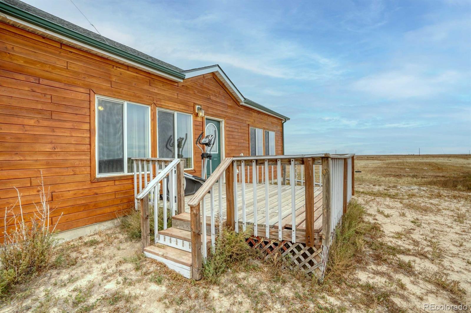 6840 North Manila Road Bennett, CO 80102 - Photo 3 of 33 Gallery Image 3