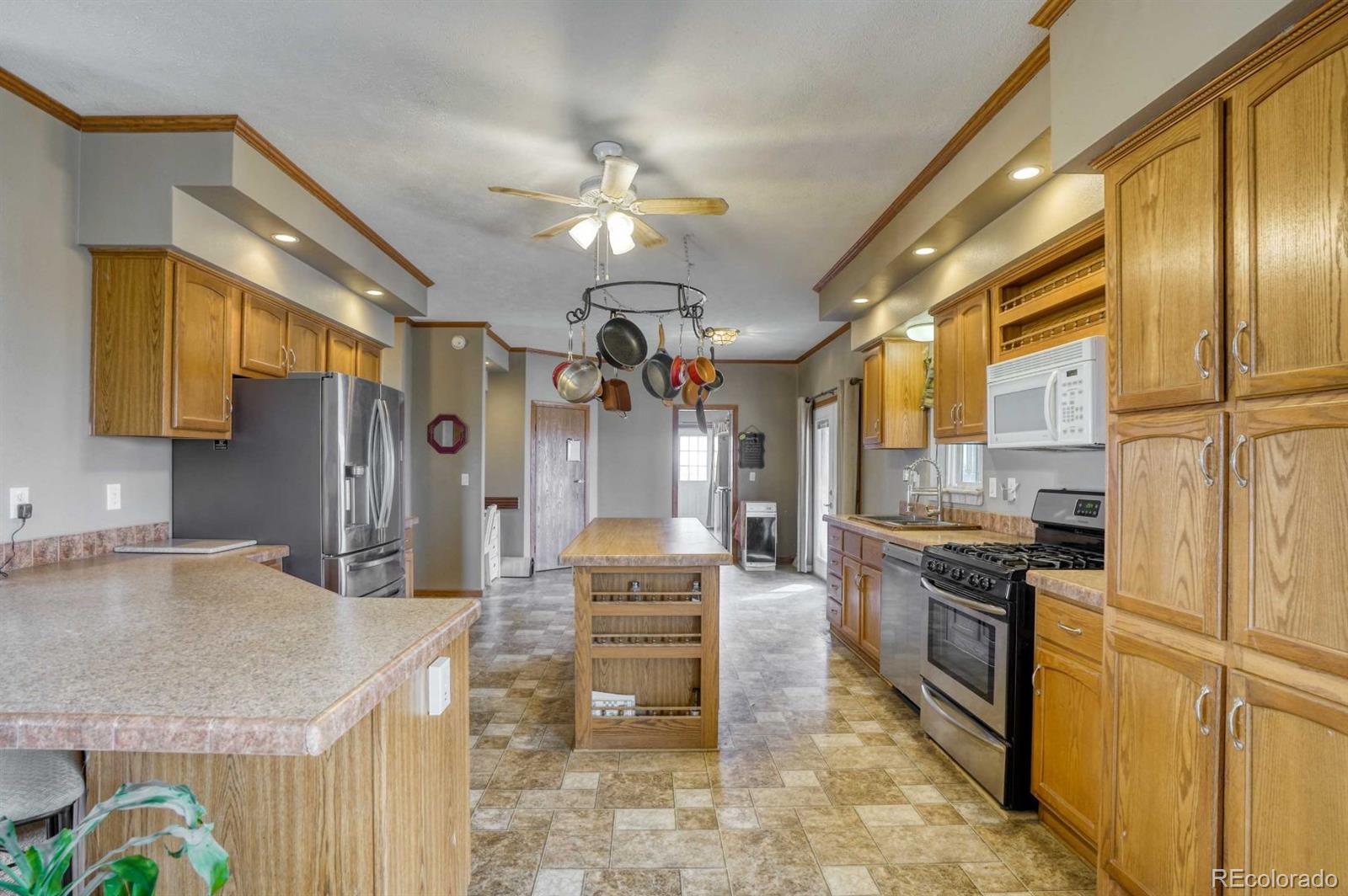 6840 North Manila Road Bennett, CO 80102 - Photo 9 of 33 Gallery Image 9