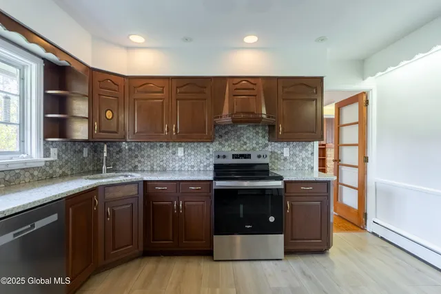 $569,000 | 1258 Hawthorn Road, Niskayuna, NY 12309