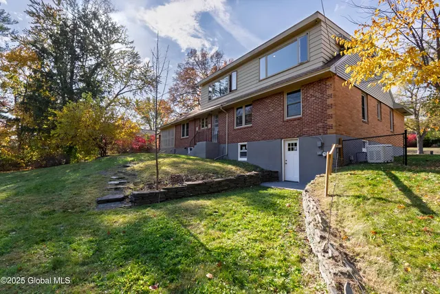 $569,000 | 1258 Hawthorn Road, Niskayuna, NY 12309