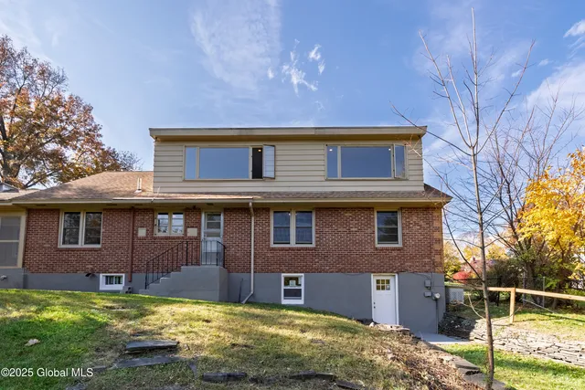 $569,000 | 1258 Hawthorn Road, Niskayuna, NY 12309