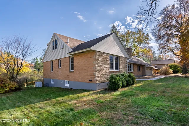 $569,000 | 1258 Hawthorn Road, Niskayuna, NY 12309