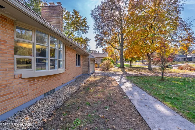 $569,000 | 1258 Hawthorn Road, Niskayuna, NY 12309