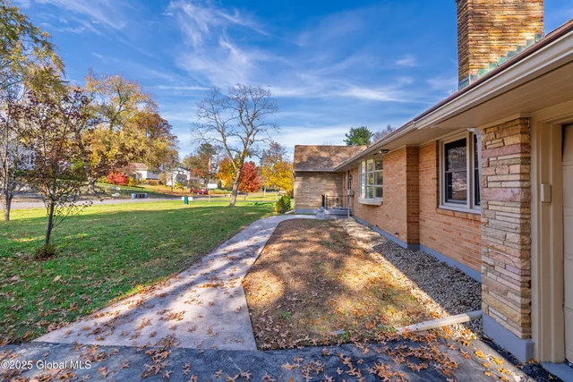 $569,000 | 1258 Hawthorn Road, Niskayuna, NY 12309