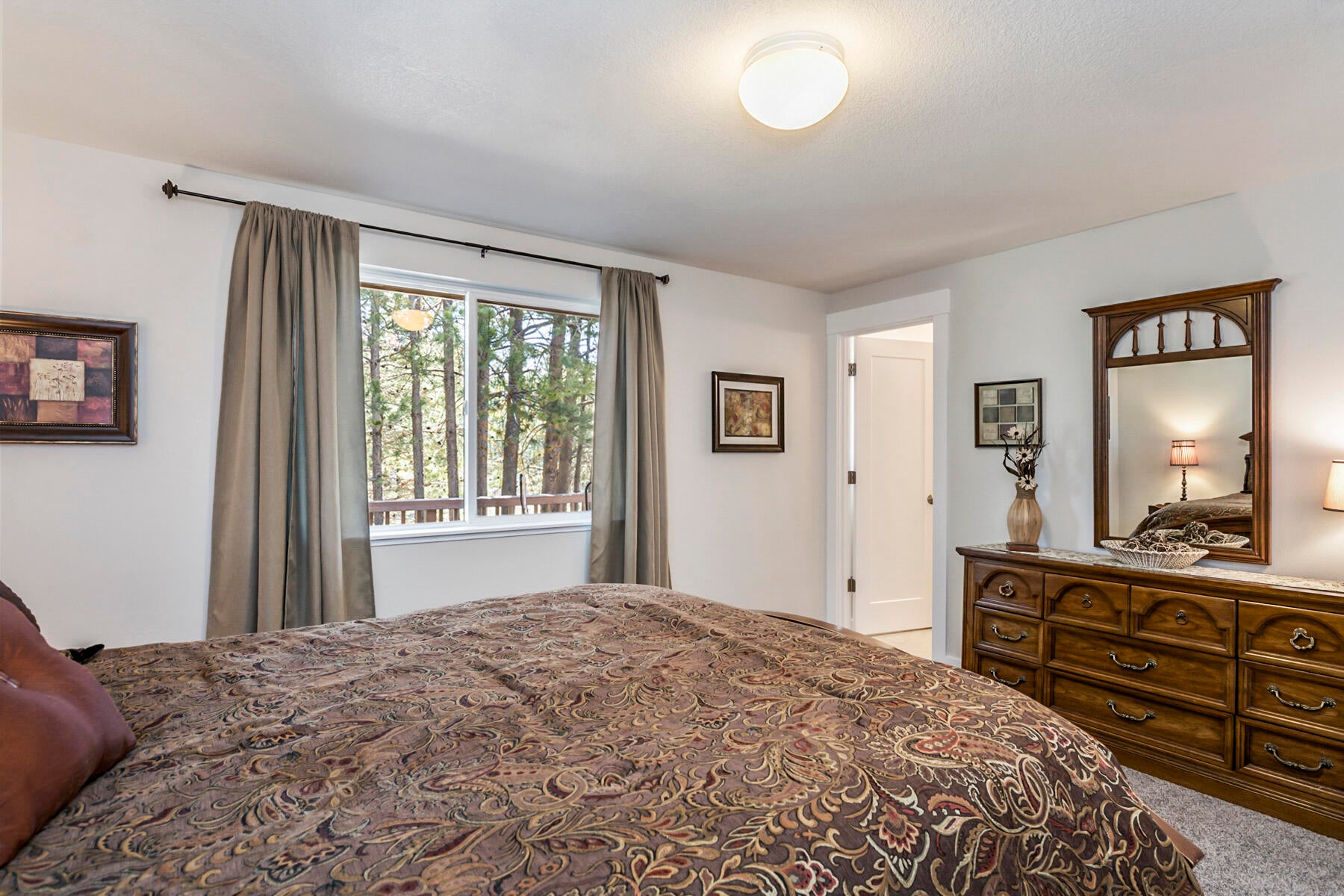 55080 Jackpine Way Bend, OR 97707 - Photo 20 of 39 Primary Bedroom