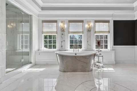 $5,700,000 | 195 Feeks Lane, Locust Valley, NY 11560