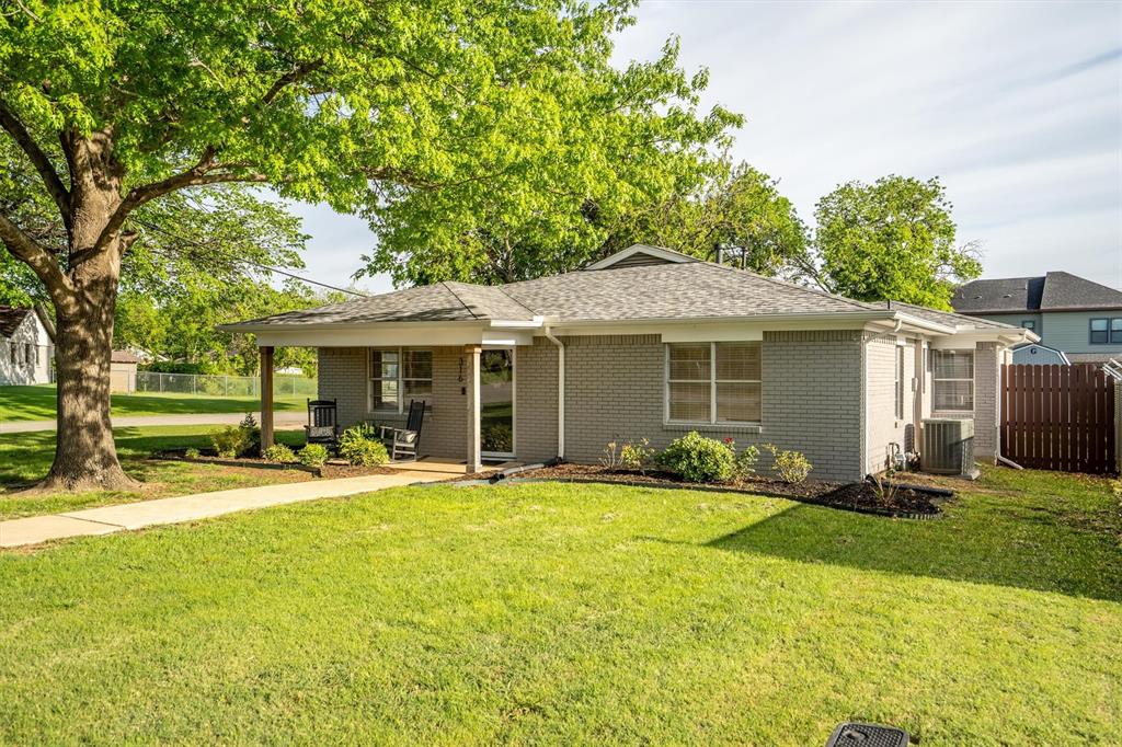 316 West 3rd Street Justin, TX 76247 - Photo 3 of 40