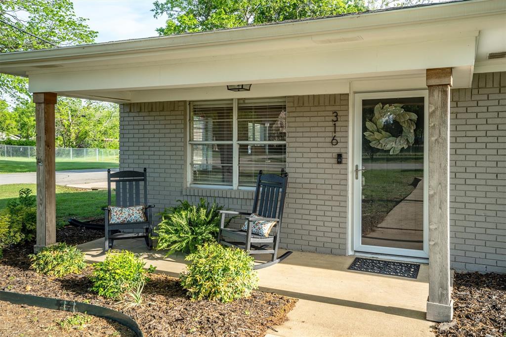 316 West 3rd Street Justin, TX 76247 - Photo 6 of 40