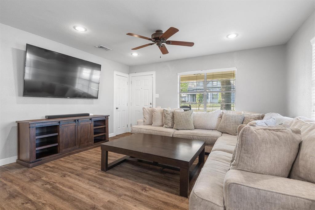 316 West 3rd Street Justin, TX 76247 - Photo 7 of 40