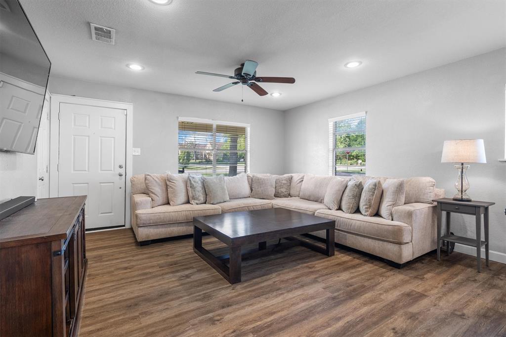 316 West 3rd Street Justin, TX 76247 - Photo 8 of 40