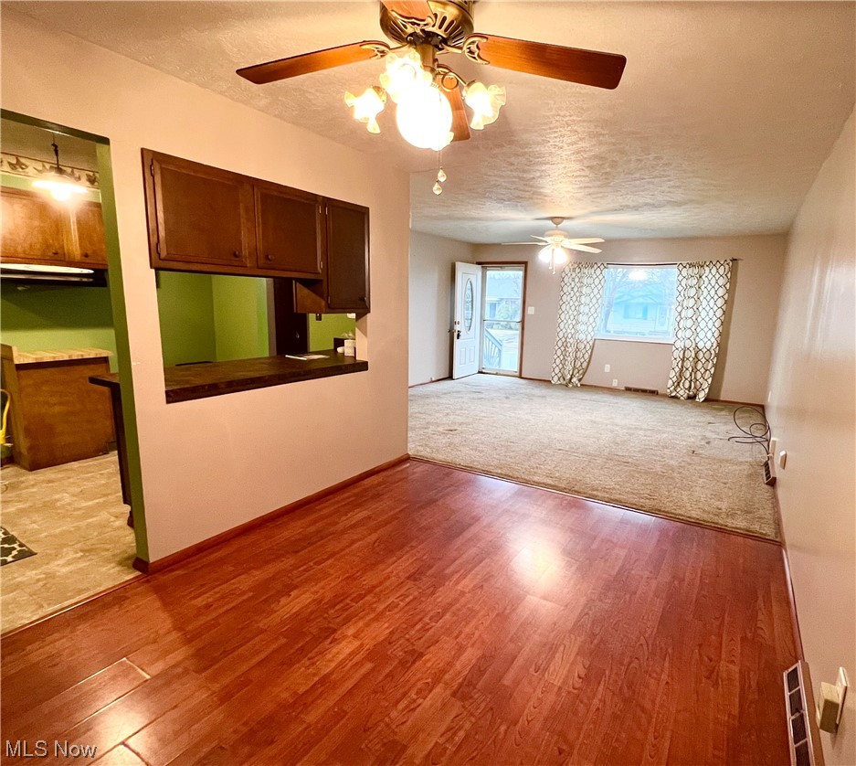 401 South Ridge Drive Cleveland, OH 44109 - Photo 3 of 17 Gallery Image 3