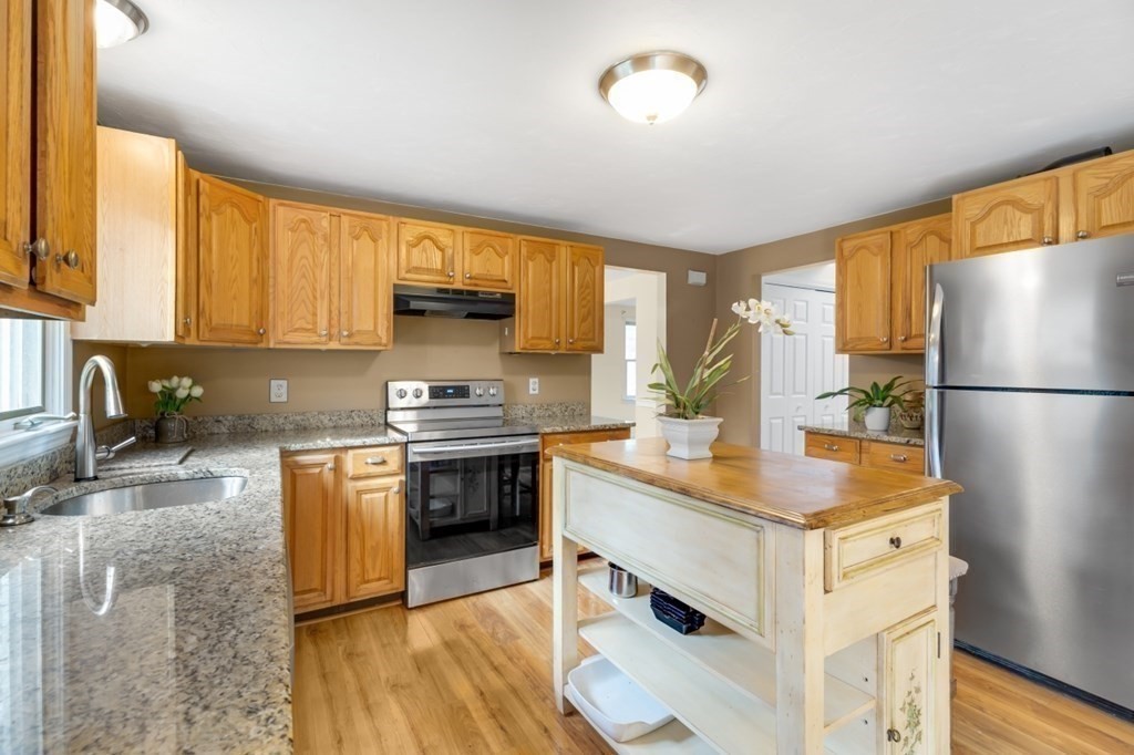 14 Liberty Road Medway, MA 02053 - Photo 12 of 42 Gallery Image 12
