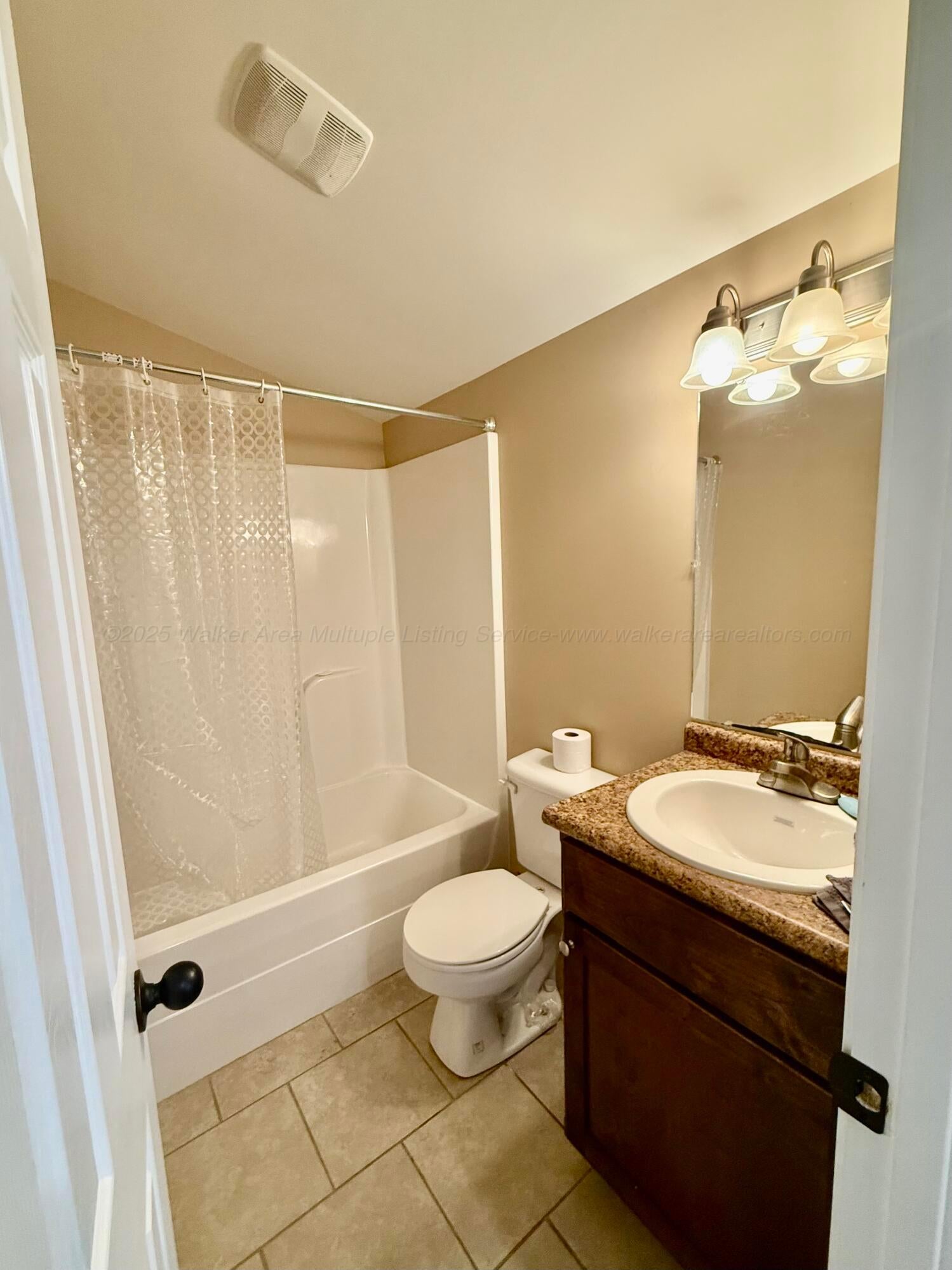 181 Foothill Road Winfield, AL 35594 - Photo 19 of 26 Upstairs Bathroom