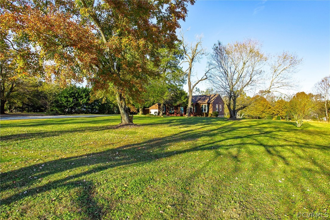 2104 Broad St Road Maidens, VA 23102 - Photo 4 of 29 a view of a volley ball court