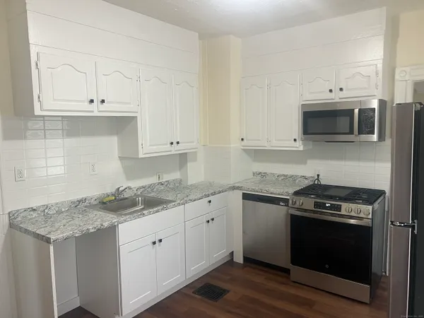 $2,000 | 32 Hazelwood Avenue, Bridgeport, CT 06605