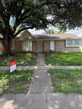 $2,300 | 9002 Roos Road, Houston, TX 77036