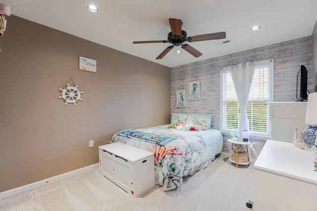 a view of a workspace with furniture and a livingroom