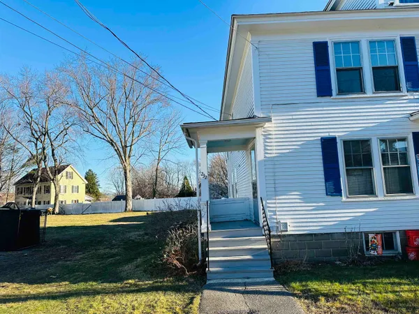 $1,895 | 232 High Street, Unit A, Somersworth, NH 03878