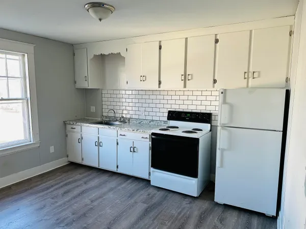 $1,895 | 232 High Street, Unit A, Somersworth, NH 03878