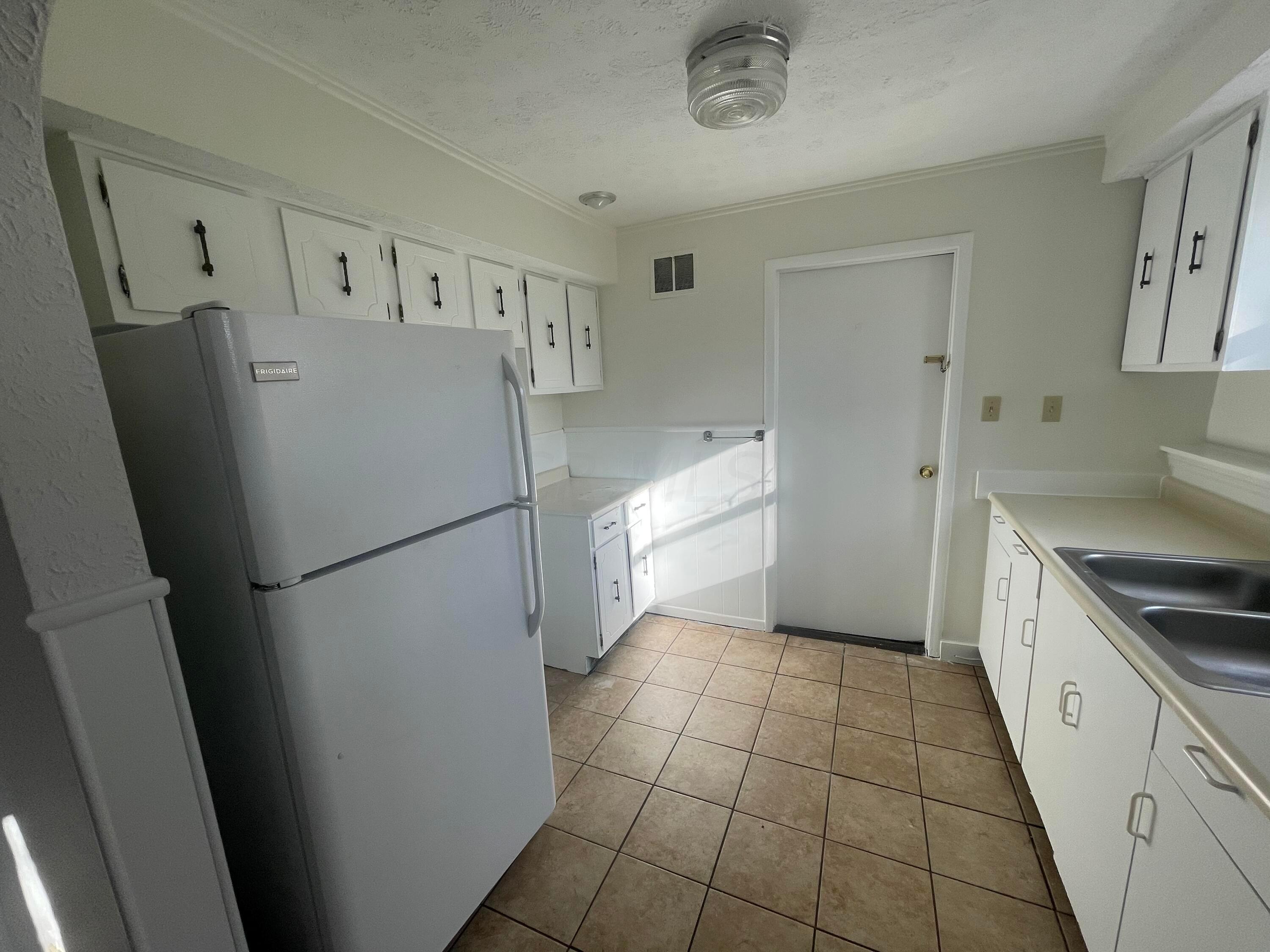 617 Chase Road Columbus, OH 43214 - Photo 7 of 12 91431D0D-1878-4730-B5CD-6E72549E7CCA