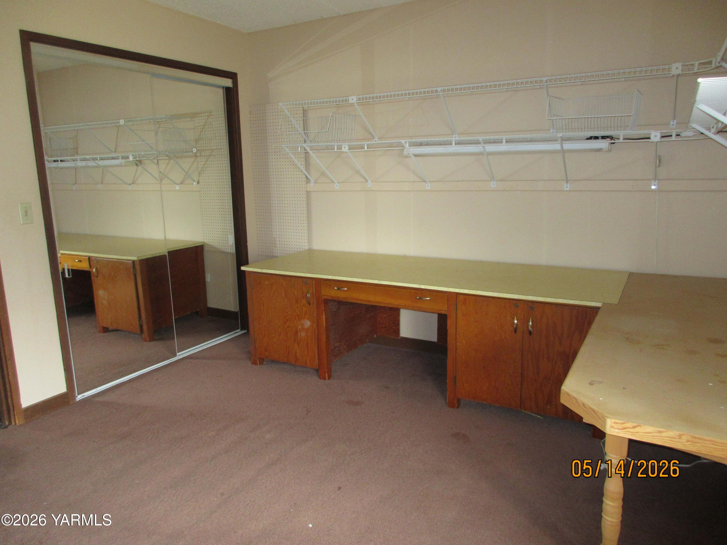 1303 Nightingale Road Wapato, WA 98951 - Photo 12 of 26 a room with table and chair