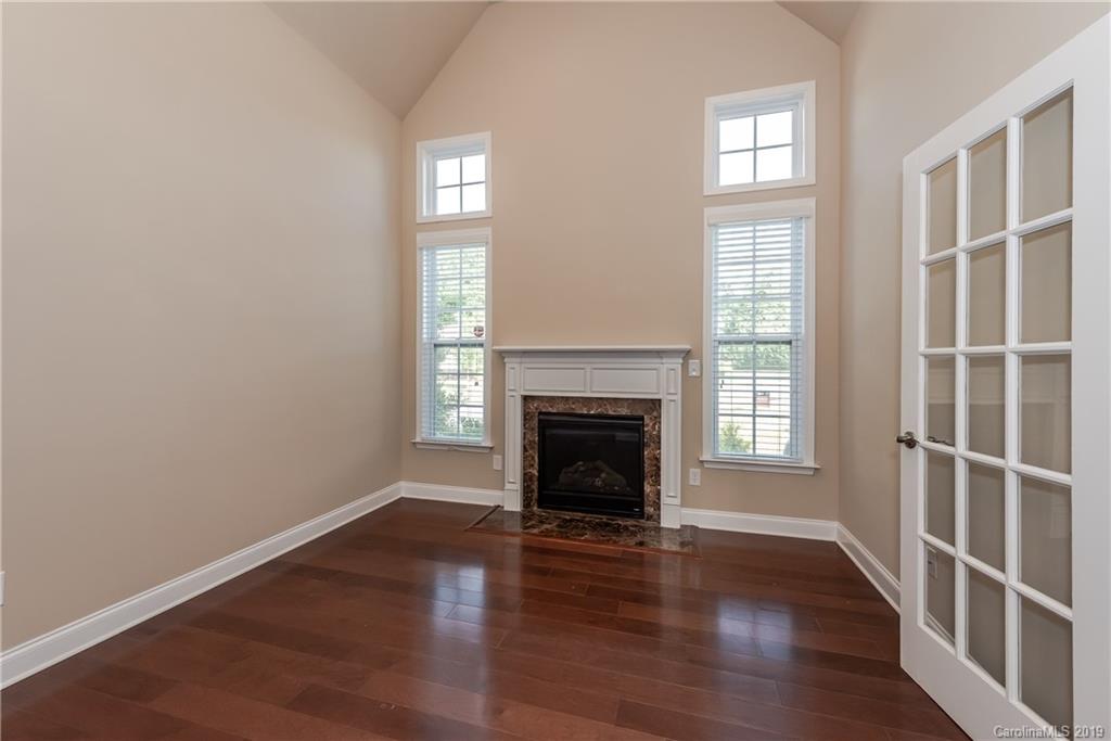 1004 Verbena Court Tega Cay, SC 29708 - Photo 5 of 48 Gallery Image 5