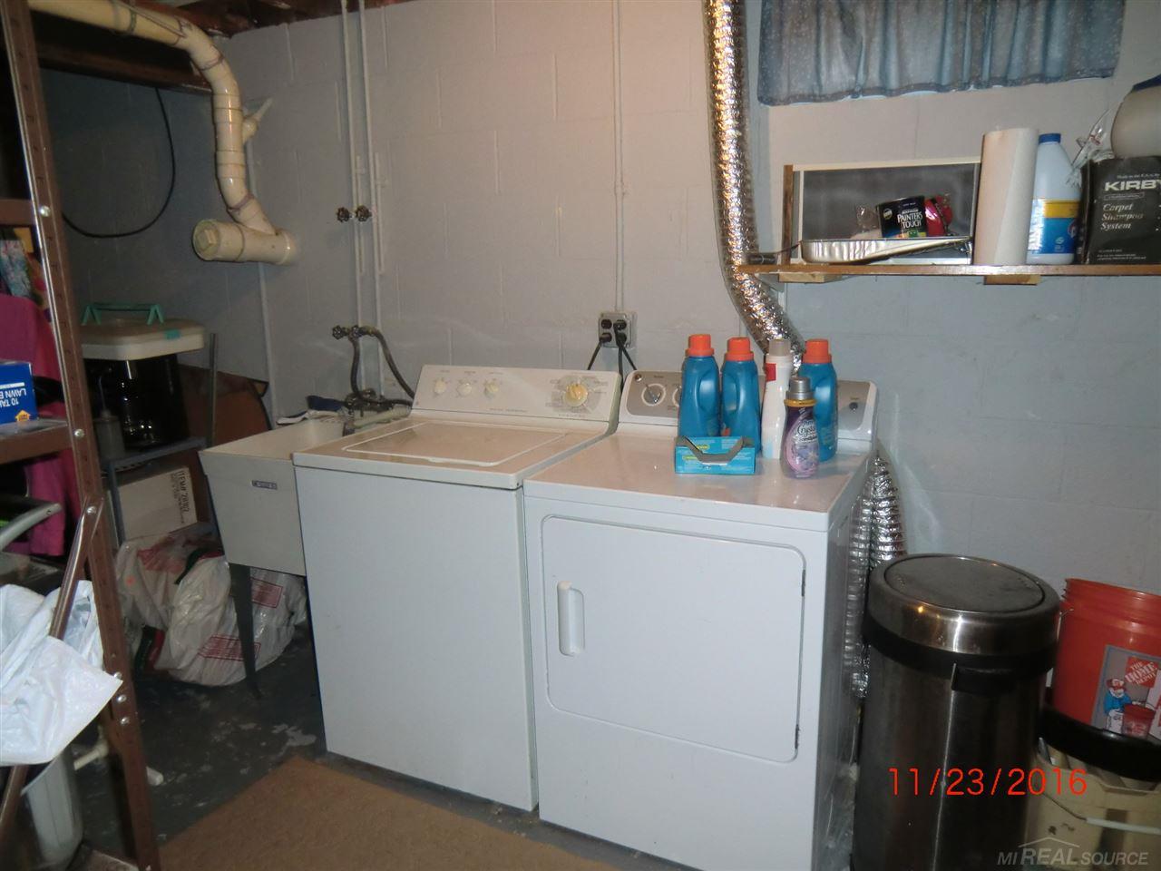 47121 Greenview Road Utica, MI 48317 - Photo 11 of 14 31308269-10.JPG