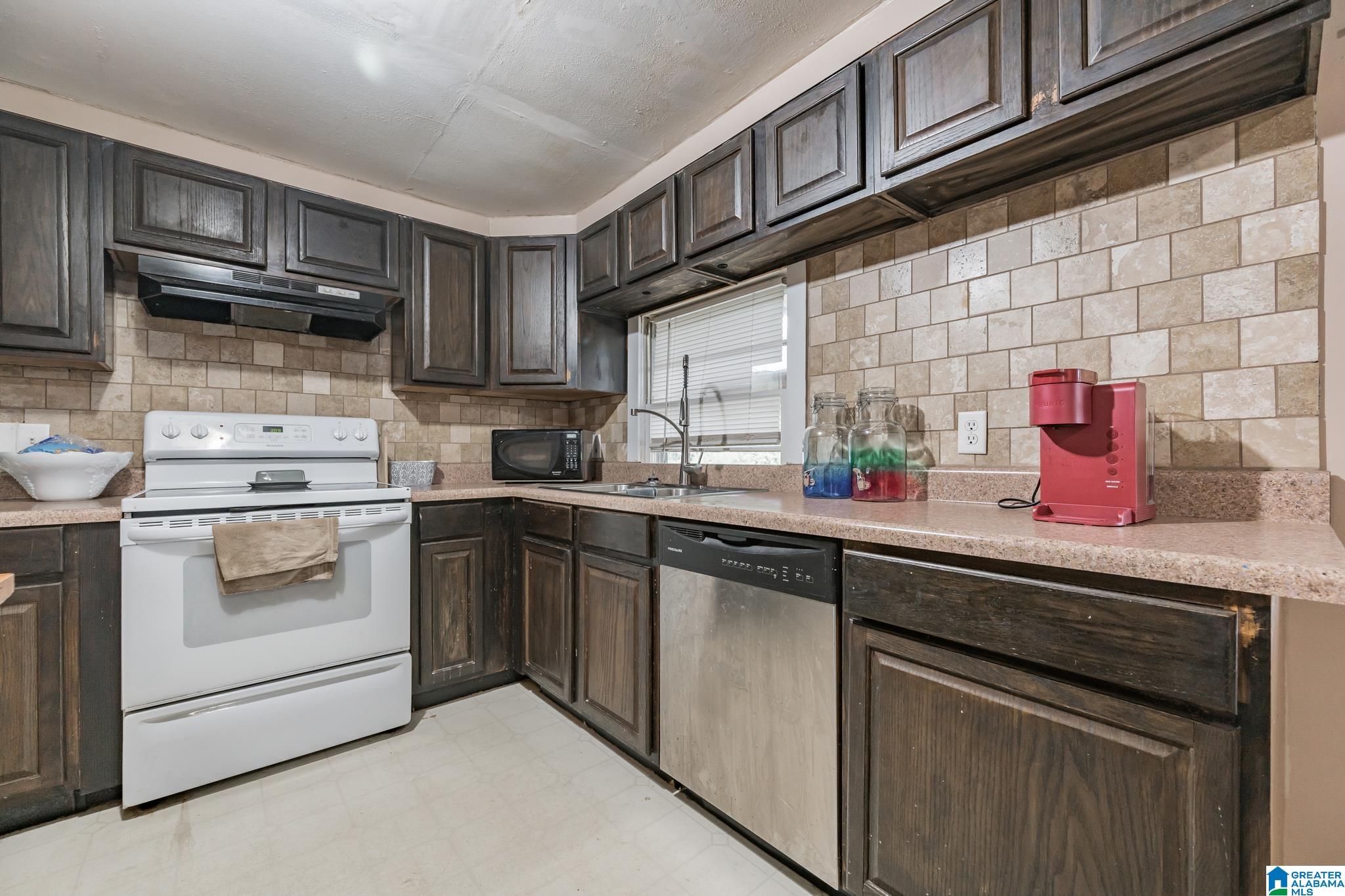 704 Alpine Street Oneonta, AL 35121 - Photo 9 of 28