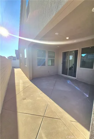 a view of an house with backyard