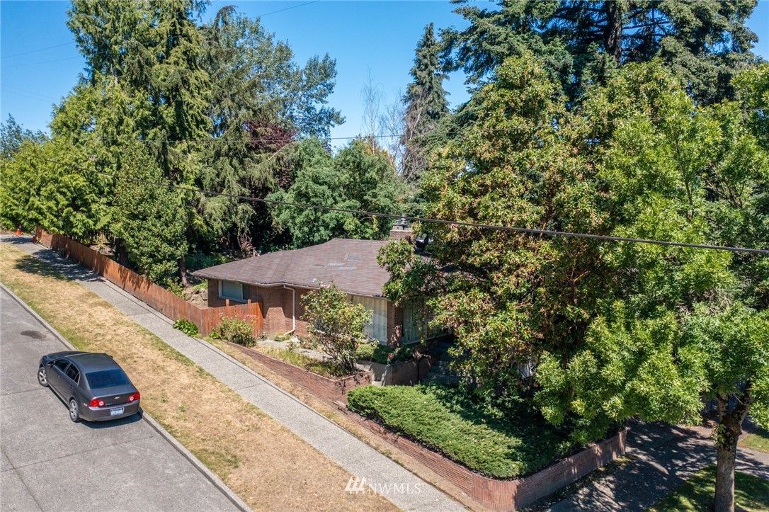 6557 35th Avenue Southwest Seattle, WA 98126 - Photo 2 of 7