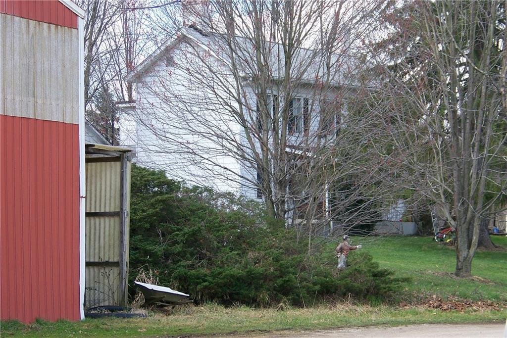 135 Cosky Lane Rochester, PA 15074 - Photo 4 of 23