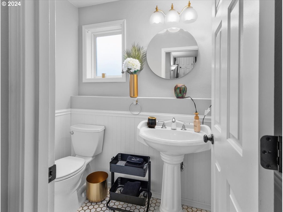 1990 Southwest Willow Parkway Gresham, OR 97080 - Photo 18 of 46 a bathroom with a toilet sink and mirror