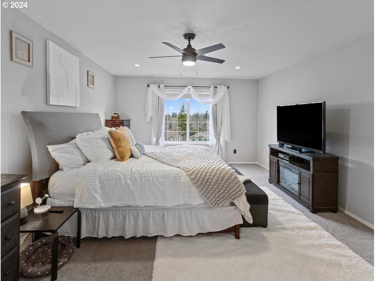 1990 Southwest Willow Parkway Gresham, OR 97080 - Photo 31 of 46 a bedroom with a bed and a flat screen tv