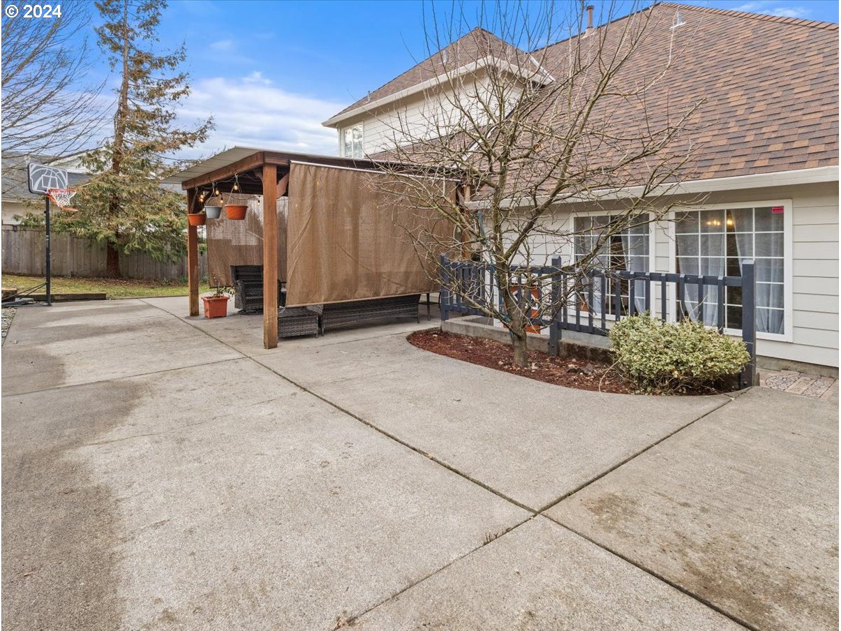 1990 Southwest Willow Parkway Gresham, OR 97080 - Photo 36 of 46 a view of a house with backyard