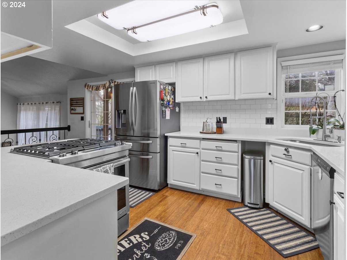 1990 Southwest Willow Parkway Gresham, OR 97080 - Photo 10 of 46 a kitchen with a stove a sink and a refrigerator