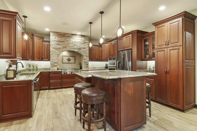 $1,150,000 | 11810 25th Court, Pleasant Prairie, WI 53158