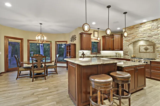 $1,150,000 | 11810 25th Court, Pleasant Prairie, WI 53158