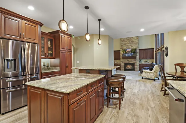 $1,150,000 | 11810 25th Court, Pleasant Prairie, WI 53158