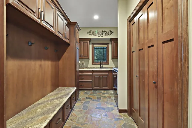 $1,150,000 | 11810 25th Court, Pleasant Prairie, WI 53158