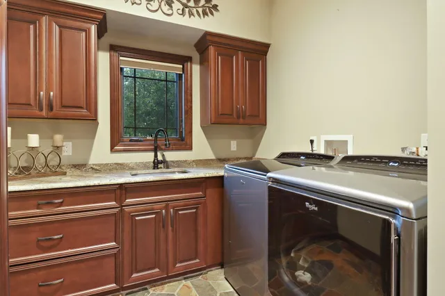 $1,150,000 | 11810 25th Court, Pleasant Prairie, WI 53158