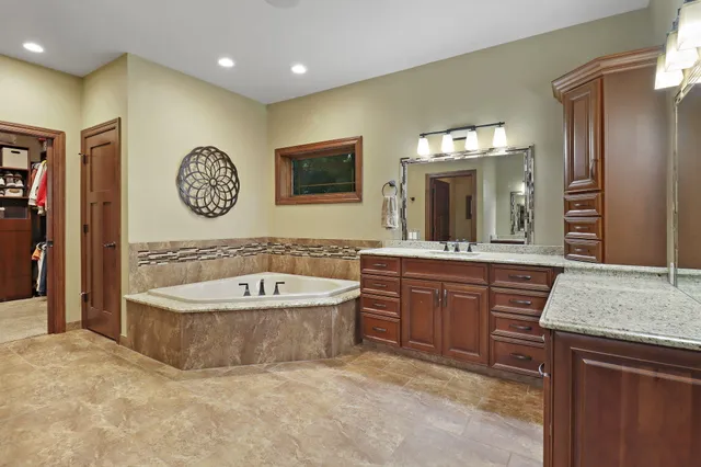 $1,150,000 | 11810 25th Court, Pleasant Prairie, WI 53158