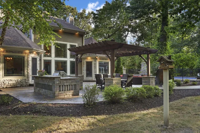 $1,150,000 | 11810 25th Court, Pleasant Prairie, WI 53158