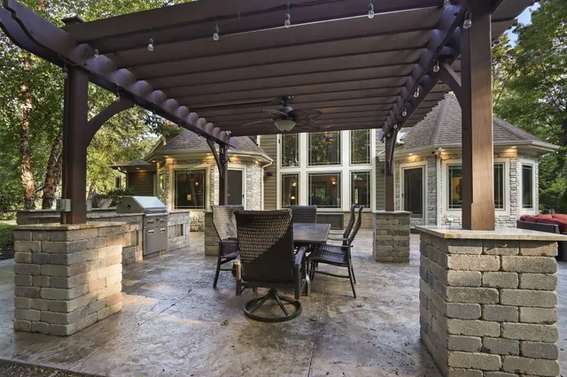 $1,150,000 | 11810 25th Court, Pleasant Prairie, WI 53158