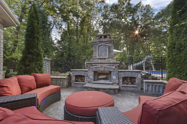 $1,150,000 | 11810 25th Court, Pleasant Prairie, WI 53158