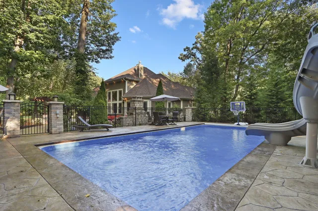 $1,150,000 | 11810 25th Court, Pleasant Prairie, WI 53158