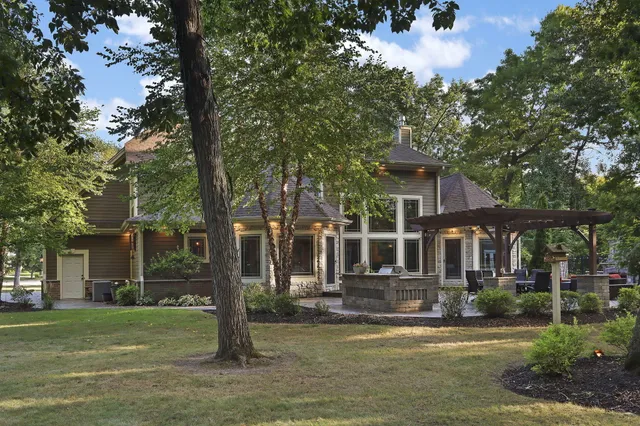 $1,150,000 | 11810 25th Court, Pleasant Prairie, WI 53158