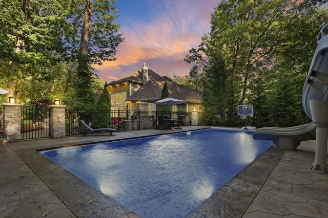 $1,150,000 | 11810 25th Court, Pleasant Prairie, WI 53158